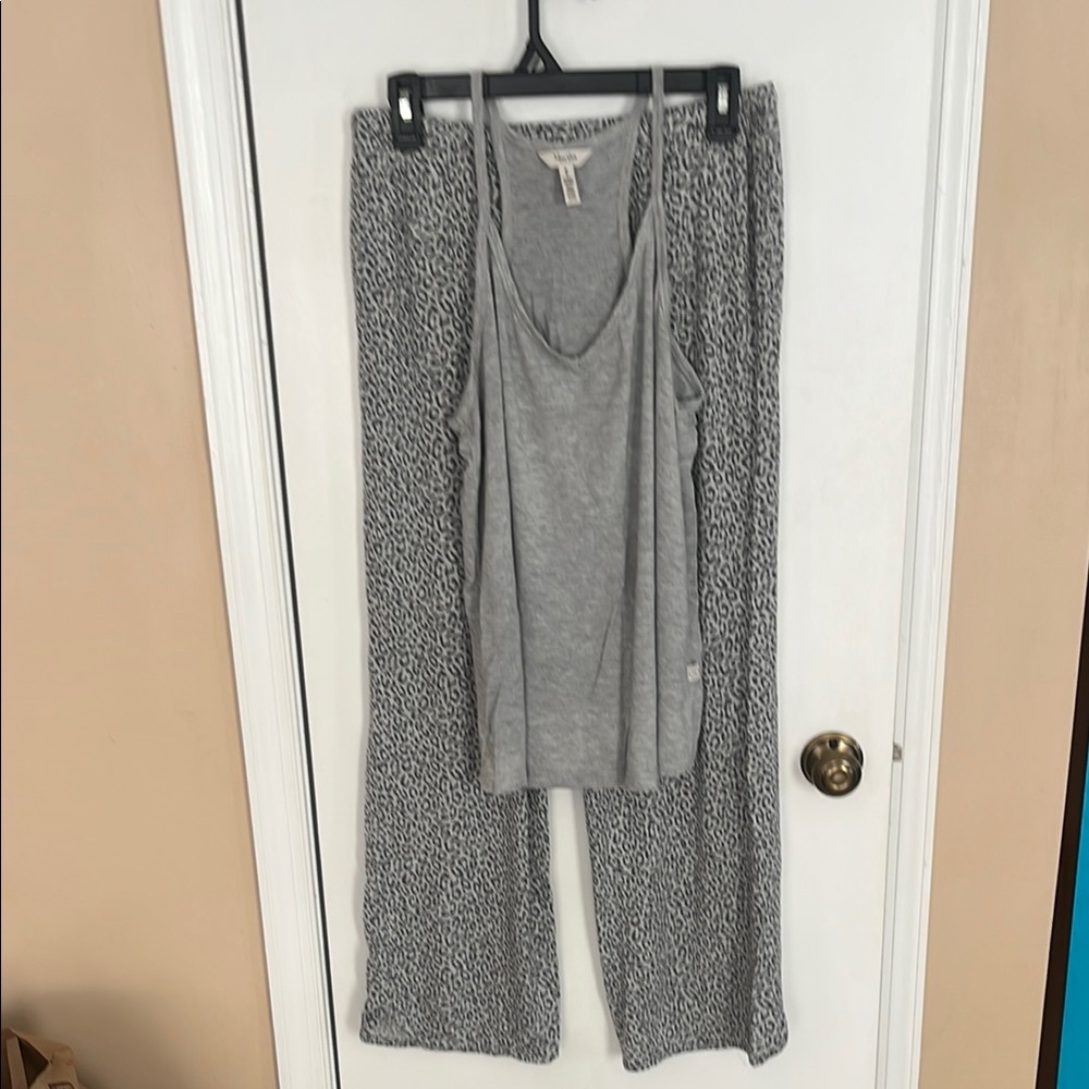 Martha Stewart Gray Leopard Print Pajama Set size M